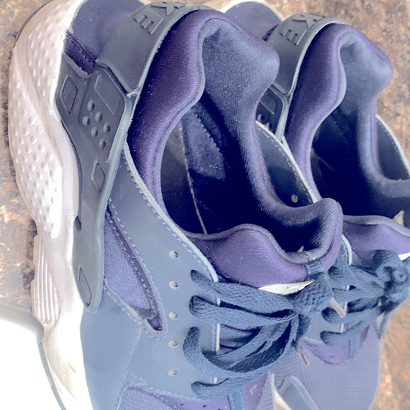 Nike Huaraches Women’s Sneakers - Picture 1 of 1